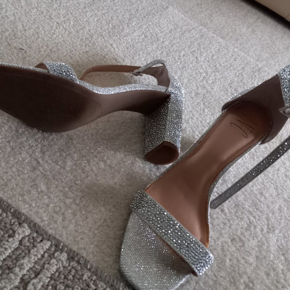 Like New In Great Condition Only Worn Once - image 2